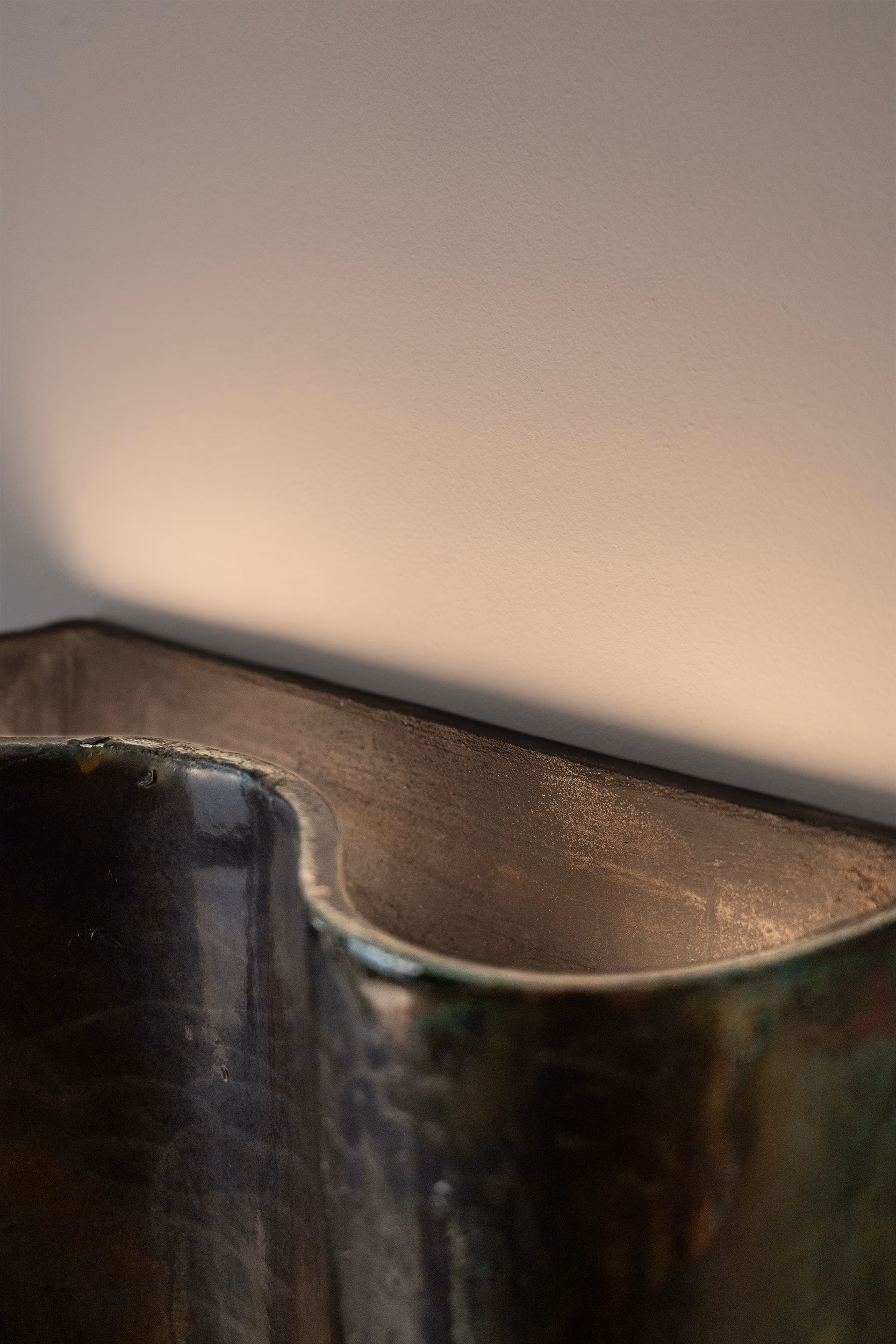 Closeuptop onda raku ceramic wall sconce copper y8v5